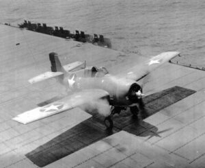 Grumman F4F-4 na palubě USS Hornet