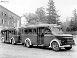 Autobus Lancia 3Ro P s přívěsem.